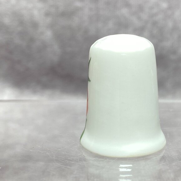 Vintage Bone China Thimble With Red Berries & Yellow Flower Design England - Picture 5 of 9